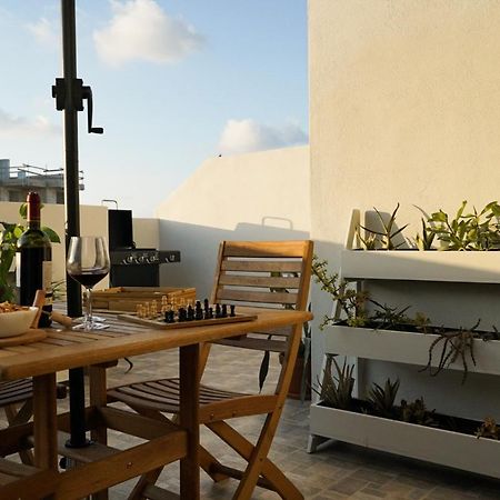 Cosy Designer Seaview Penthouse With Terrace & Bbq Apartamento St. Paul's Bay Exterior foto