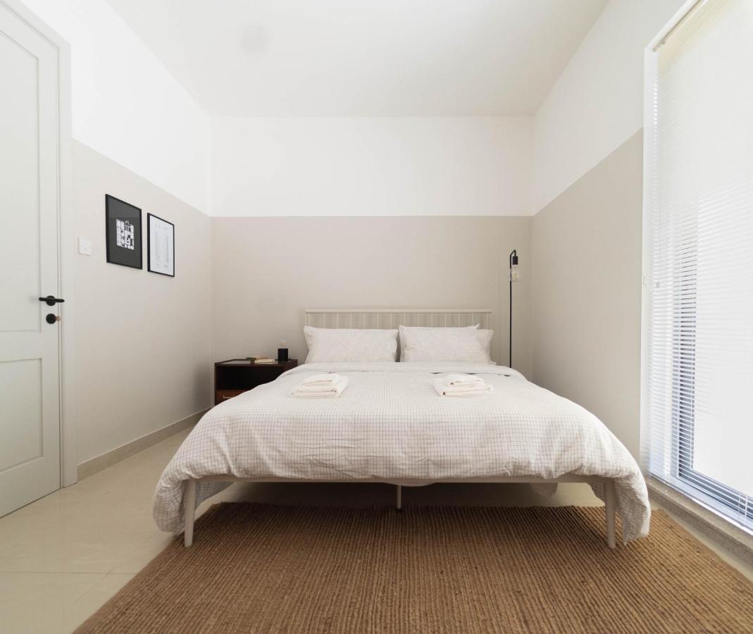 Cosy Designer Seaview Penthouse With Terrace & Bbq Apartamento St. Paul's Bay Exterior foto