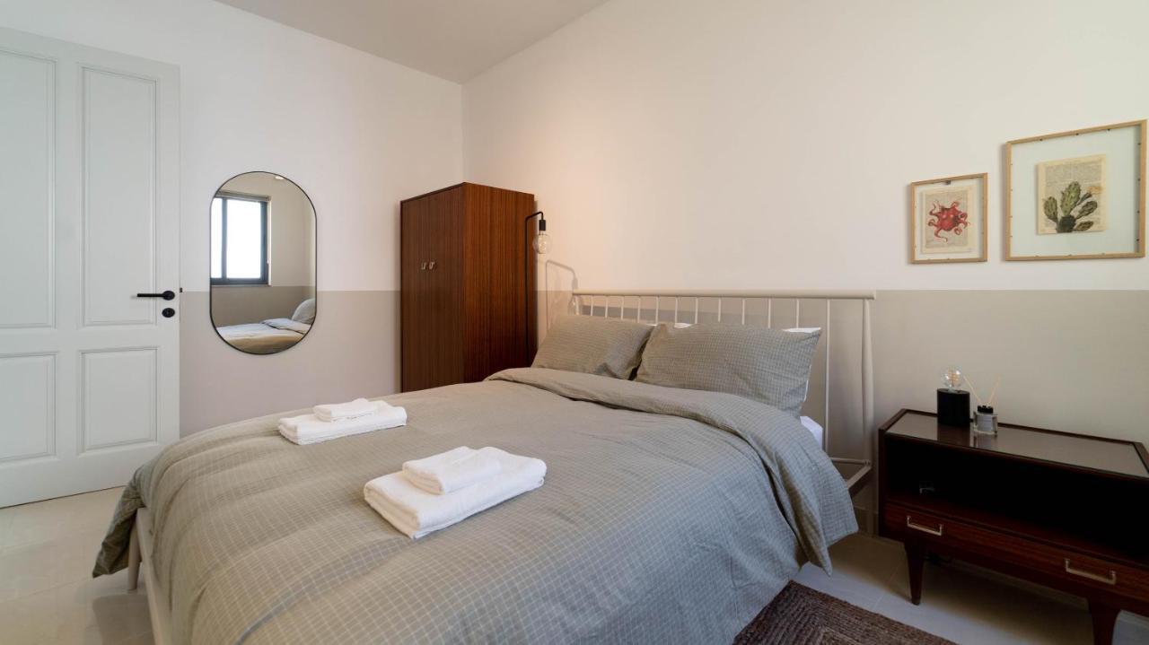 Cosy Designer Seaview Penthouse With Terrace & Bbq Apartamento St. Paul's Bay Exterior foto
