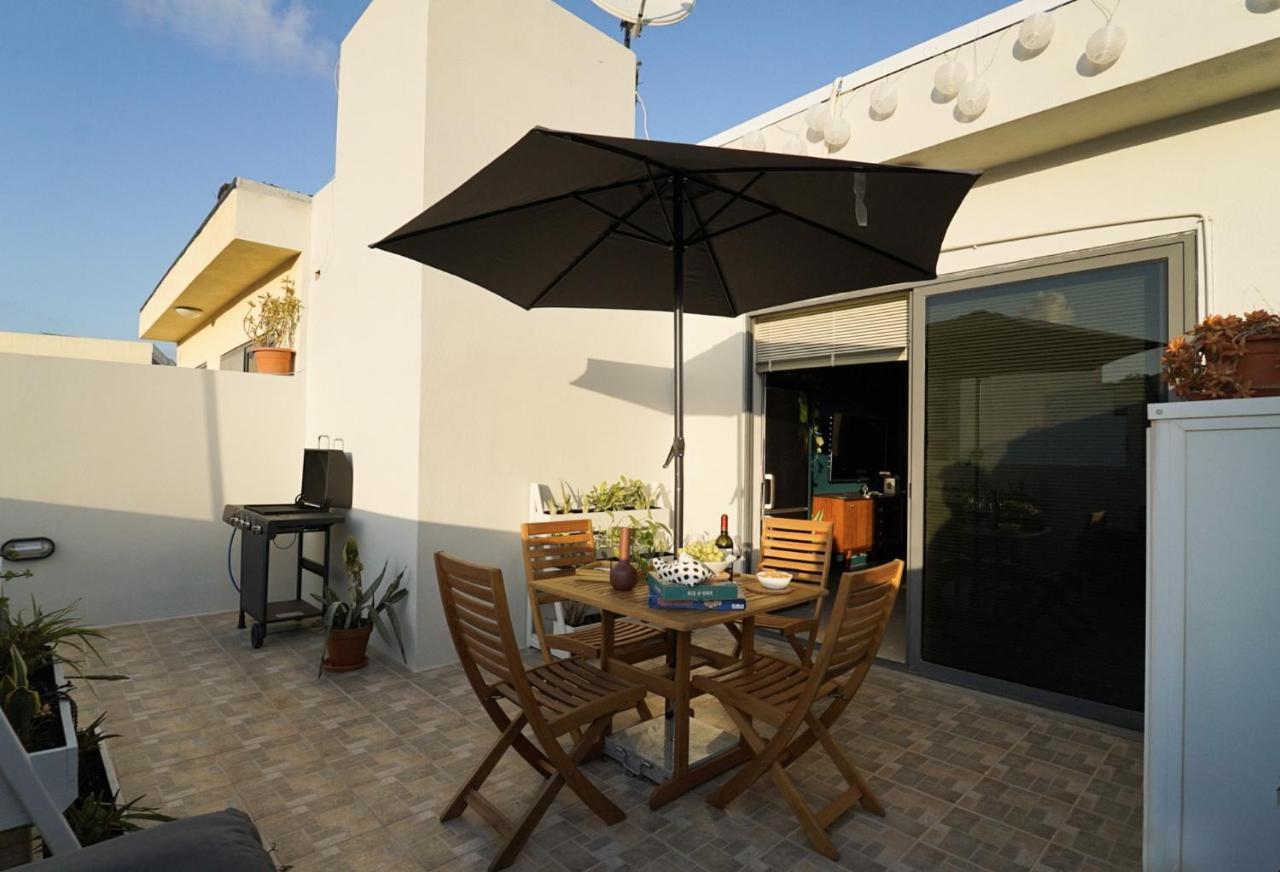 Cosy Designer Seaview Penthouse With Terrace & Bbq Apartamento St. Paul's Bay Exterior foto