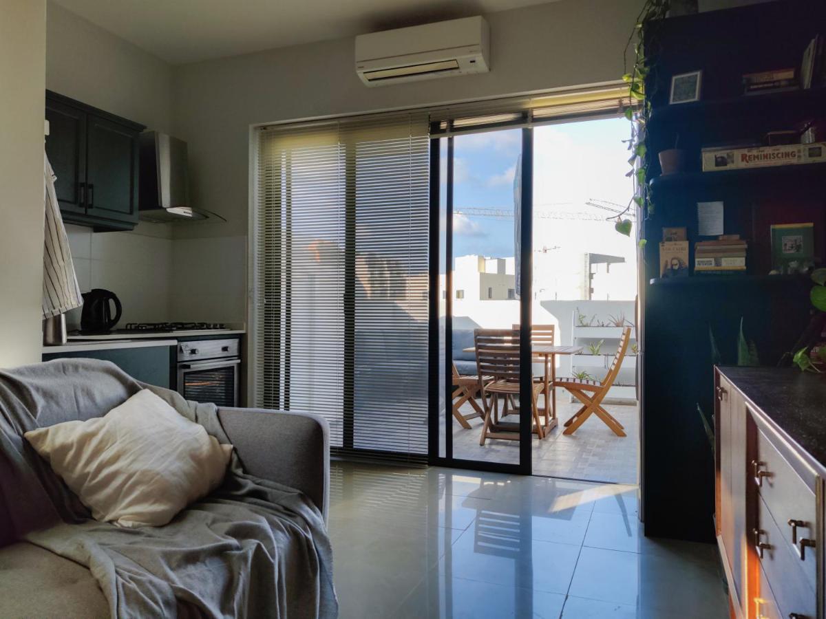 Cosy Designer Seaview Penthouse With Terrace & Bbq Apartamento St. Paul's Bay Exterior foto